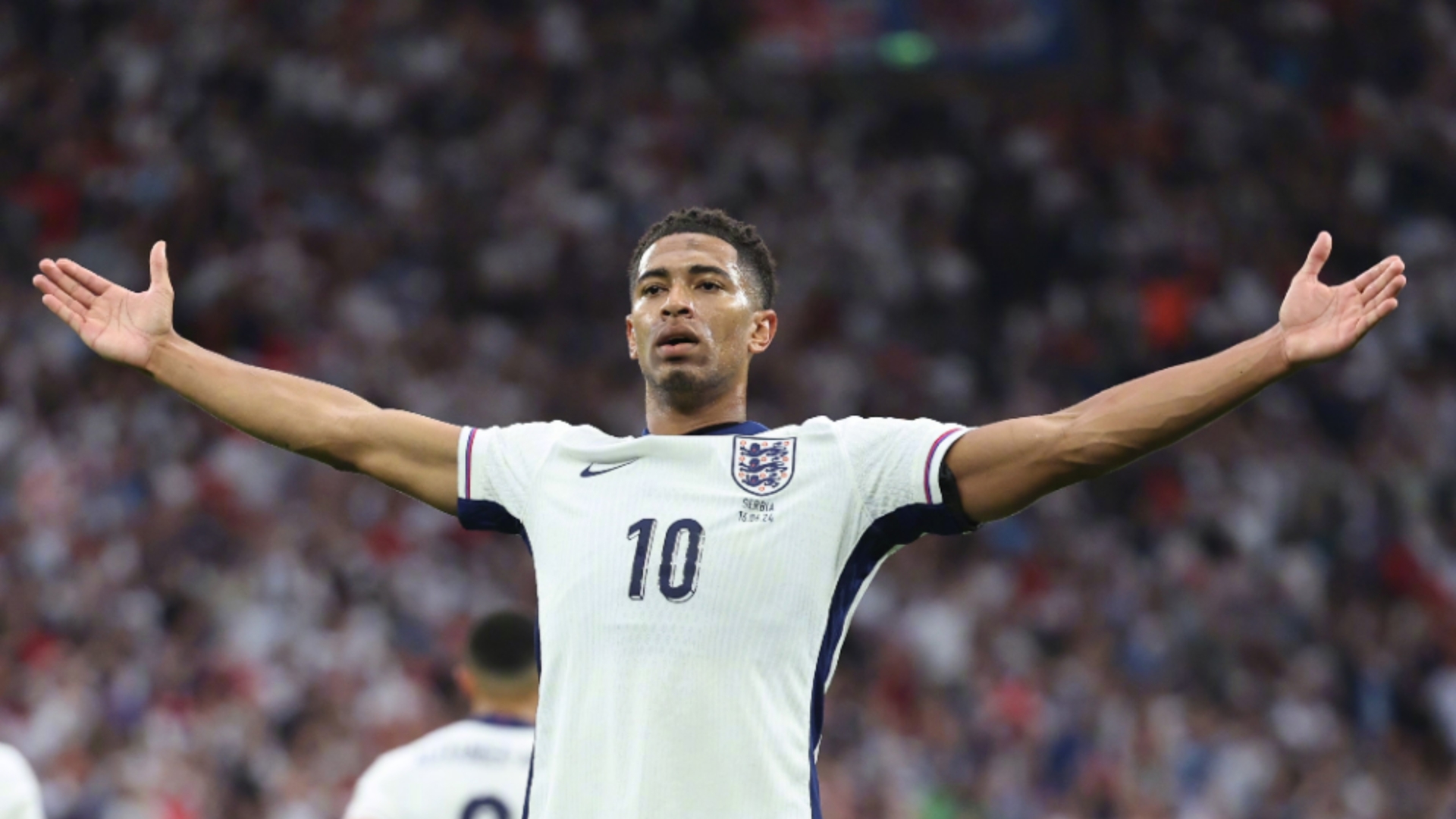 半场战报：阿森纳1-0布拉格斯拉维亚，萨卡点射（半场快讯：萨卡点球命中，阿森纳1-0领先布拉格斯拉维亚）