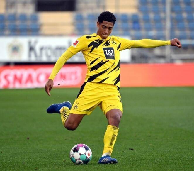 目睹15岁男孩山顶解说后，秘鲁甲转播商报销路费邀其出席联赛（15岁少年山顶解说走红，秘鲁甲转播商邀其到场并报销路费）