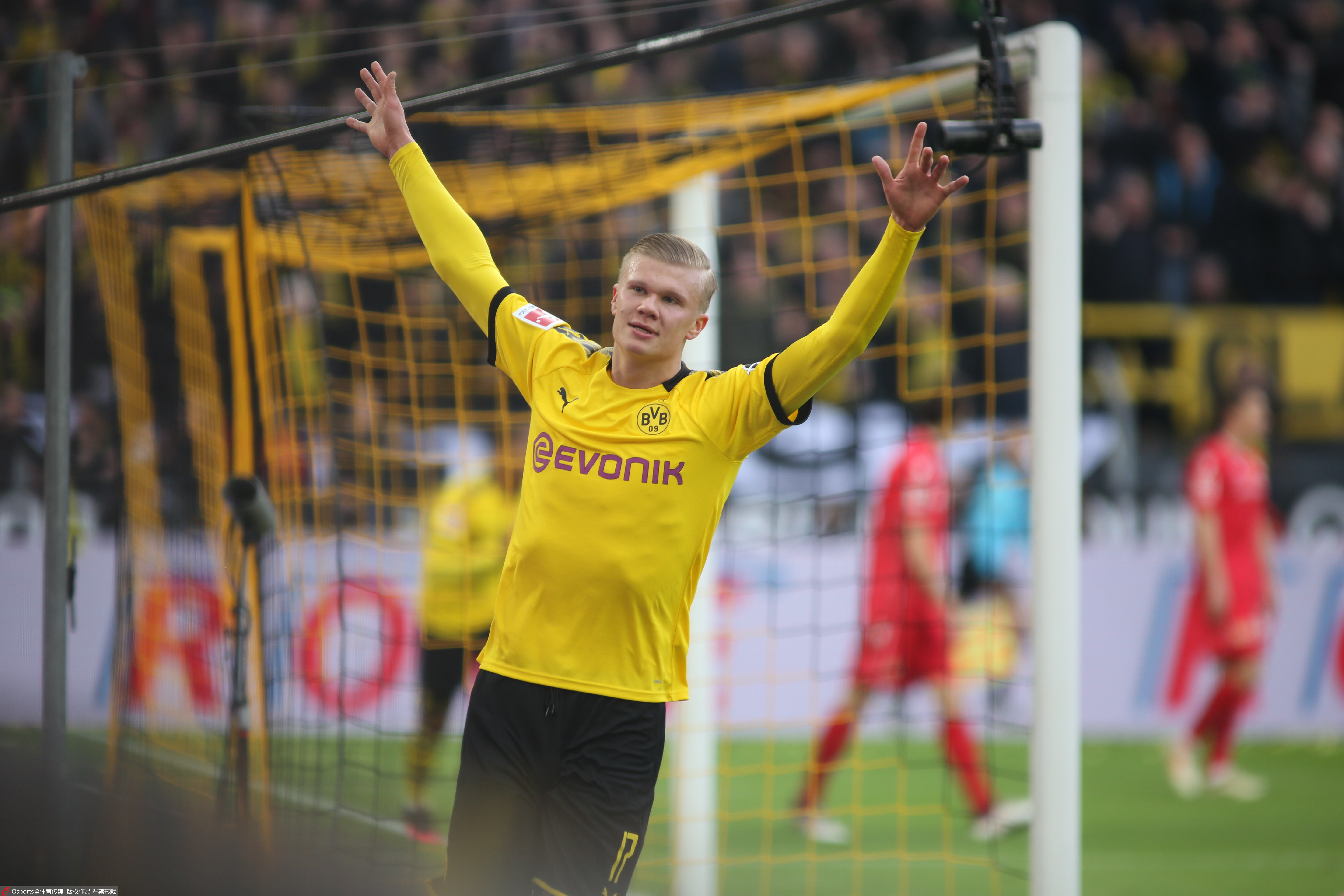 冯伯元：我小时候身体瘦到能看到肋骨，外号叫“非洲难民”（冯伯元：我小时候瘦得肋骨分明，还被起过绰号）