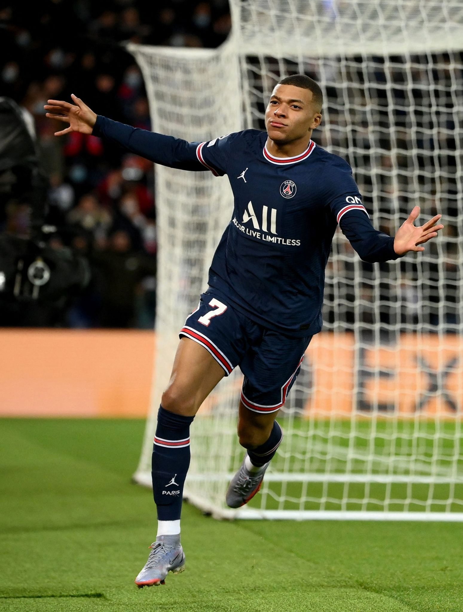 齐沃：利物浦能为重要比赛调整状态；萨拉赫？他是世界级球员（齐沃：利物浦能在关键战前调整到位，萨拉赫是世界级球员）