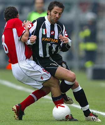 记者：孔蒂想回尤文，已经与基耶利尼进行初步接触（记者称孔蒂盼重返尤文，已与基耶利尼初步沟通）