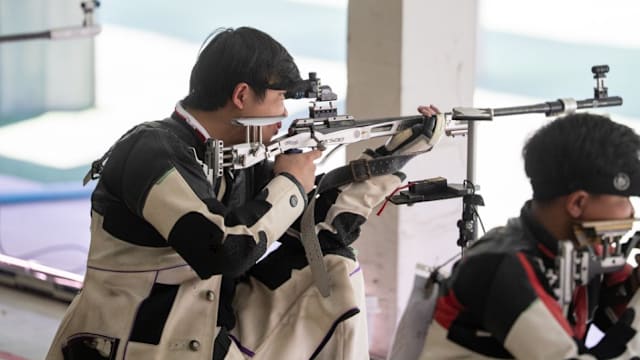 伤愈归来！阿方索·戴维斯时隔262天后重回拜仁大名单（阔别262天，阿方索·戴维斯复出重返拜仁大名单）