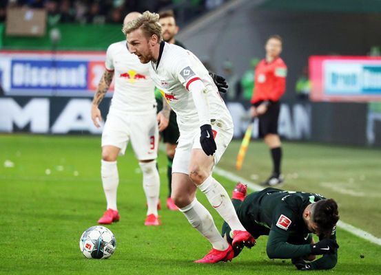 德媒：于帕梅卡诺认为自己最近表现很好，值得一份高额签字费（德媒：于帕梅卡诺称近期发挥出色，理应拿到高额签字费）