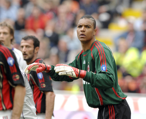 记者：埃德松经纪人不再谈续约，球员身价可能降至3000-4000万（据记者报道，埃德松经纪人已停止续约谈判，球员估值或降至3000万-4000万）