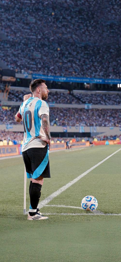 巴萨主席拉波尔塔圣诞晚宴展现亲和力 球队领跑西甲前景光明（拉波尔塔圣诞宴上亲和尽显 巴萨领跑西甲前景可期）