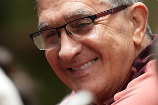 德甲战报：基尼洛斯1射1传，奥格斯堡2-0战胜勒沃库森（德甲：基尼洛斯传射建功，奥格斯堡2-0击败勒沃库森）