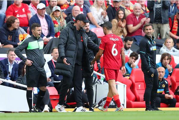 已经低头！高层调解之后阿隆索主动“示好”明星，愿意更改新战术（高层调停后阿隆索向明星递橄榄枝，愿调整新战术）