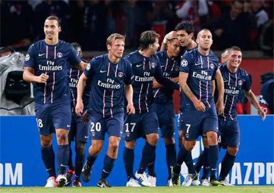 胖东来售卖梅西、库里等人签名球衣，乔丹公牛球衣售价13万8（胖东来开售梅西、库里等球星签名球衣 乔丹公牛球衣标价13.8万）