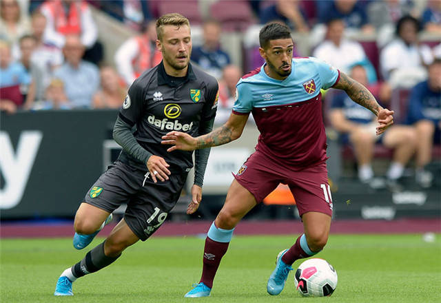 争议判罚点燃全场，两队差点动手（争议吹罚引爆火药味，双方险些爆发冲突）