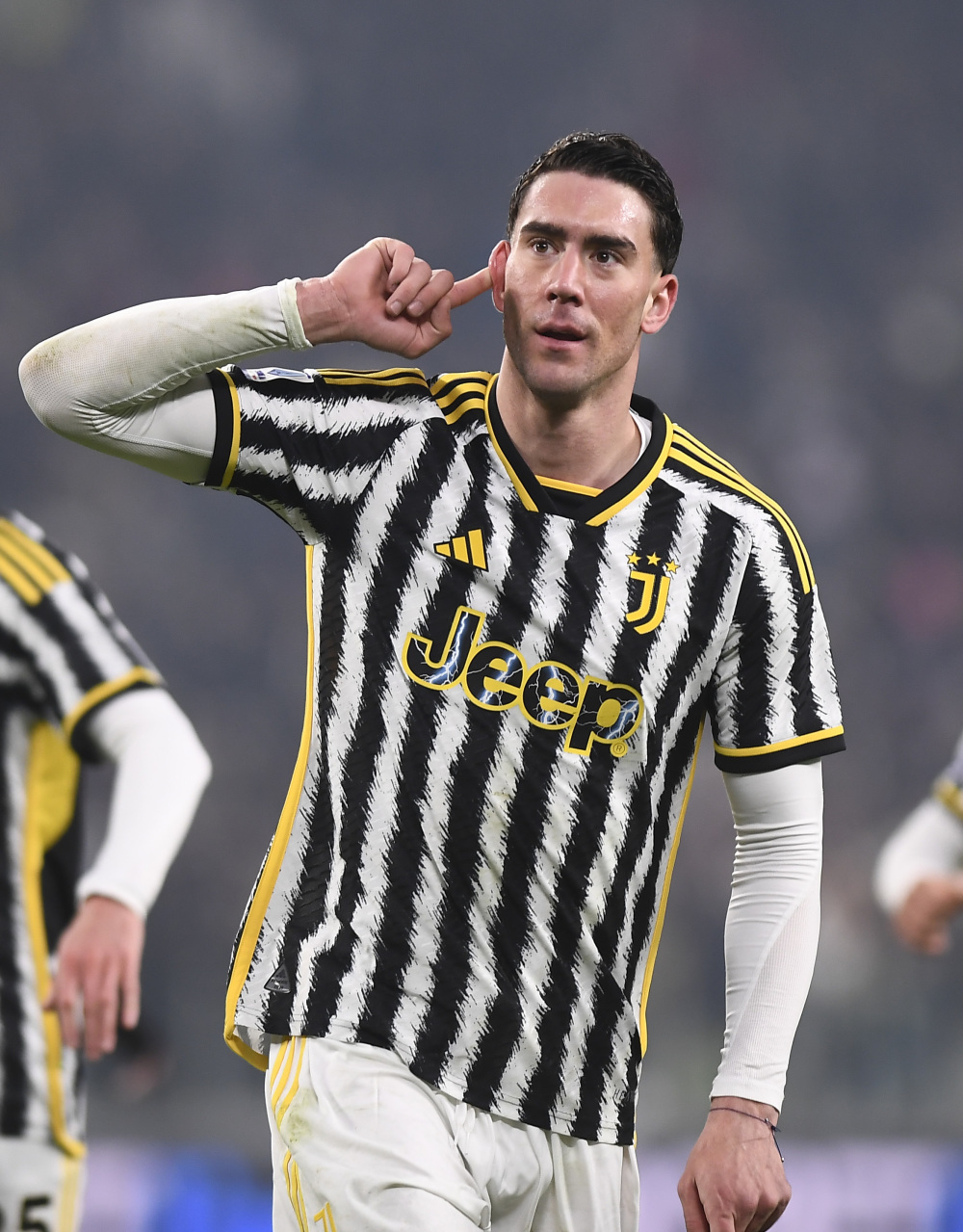 本世纪助俱乐部+国家队攻榜单：梅西446次第1，C罗305次第6（本世纪俱乐部+国家队助攻榜：梅西446次居首，C罗305次列第六）