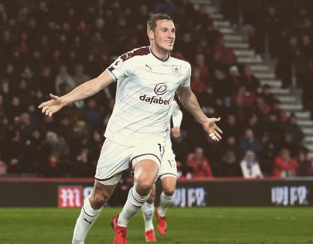 判决书：原北京人和球员陈某因多次受贿，判处有期徒刑一年半（法院判决：前北京人和球员陈某因多次受贿，获刑一年六个月）