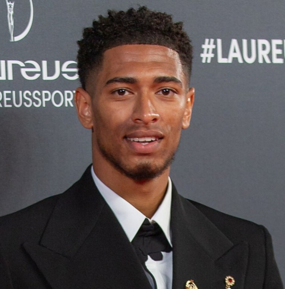 一战封神🔁陈威在#亚冠#第6比赛日多次为上海海港...（陈威神勇爆发：#亚冠#第6比赛日多次神扑护航上海海港）