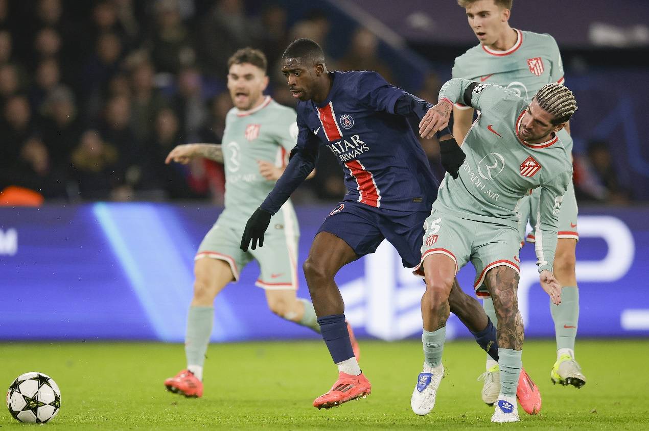 拜仁积极追求梅努，欲将其打造成欧冠核心，但曼联与意甲球队争夺，形势激烈。（拜仁求购梅努谋建欧冠核心，曼联与意甲诸强竞逐，争夺白热化）