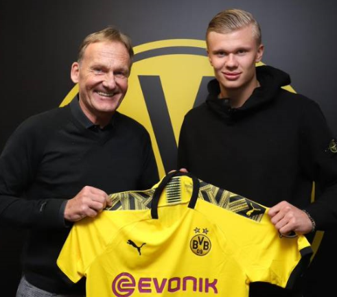 亨德森打进布伦特福德处子球后庆祝动作致敬若塔：20永恒❤️（亨德森收获布伦特福德首球，庆祝动作致敬若塔：20永不褪色）