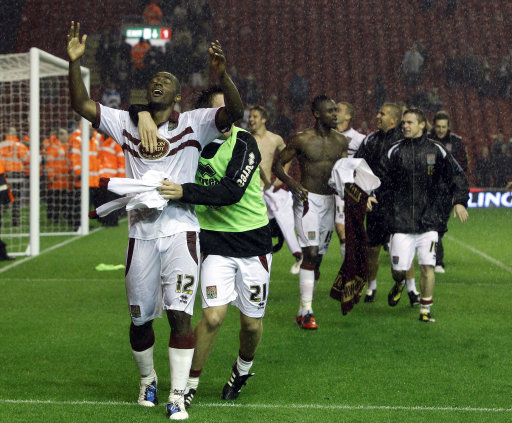 英超战报：亚当斯中圈吊门，勒菲传射，桑德兰3-2伯恩茅斯（英超赛况：亚当斯中圈吊射破门，勒菲一传一射，桑德兰3-2力克伯恩茅斯）