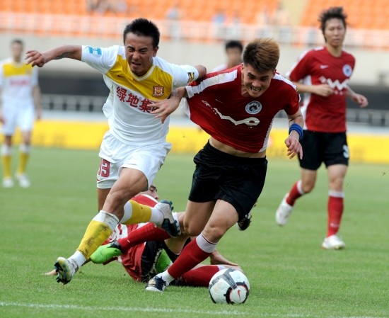 斯基拉：阿森纳正在关注铃木彩艳，有意在下个赛季引进他（斯基拉：阿森纳关注铃木彩艳，考虑在下赛季将其引进）