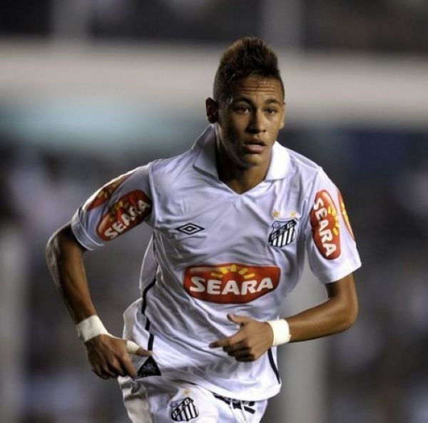 《卫报》评年度百大球星：登贝莱居首，梅西第34，C罗51（《卫报》年度百大球员榜：登贝莱登顶，梅西第34，C罗第51）